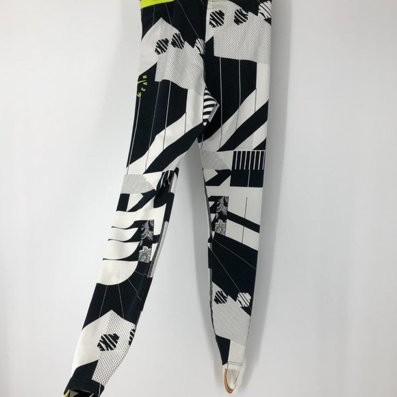 NWT Nike black white abstract Leg-A-See leggings foot  strap xs - Picture 4 of 15